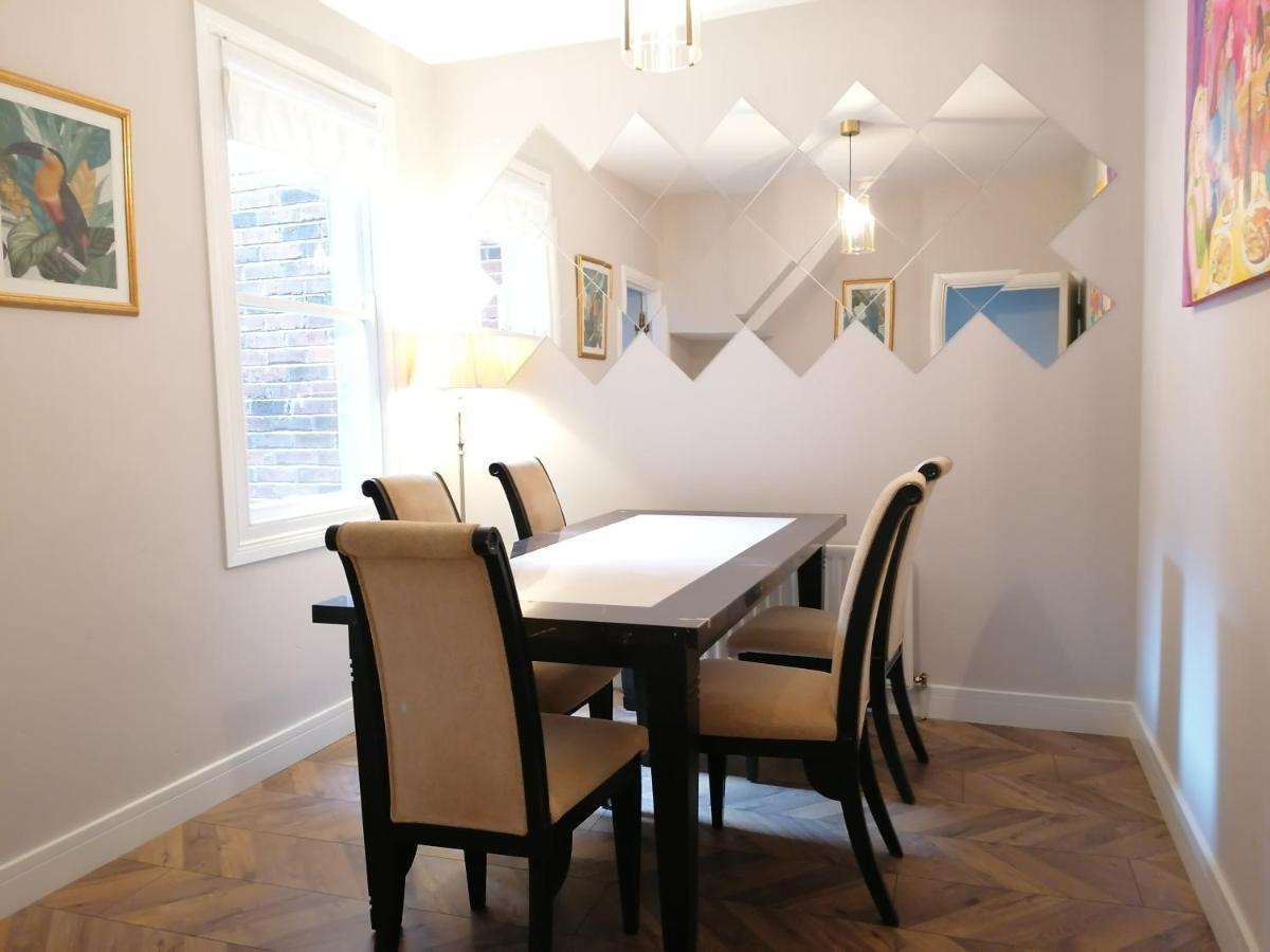 Stunning 3 Bedroom Townhouse In The Heart Of Holiday home Belfast