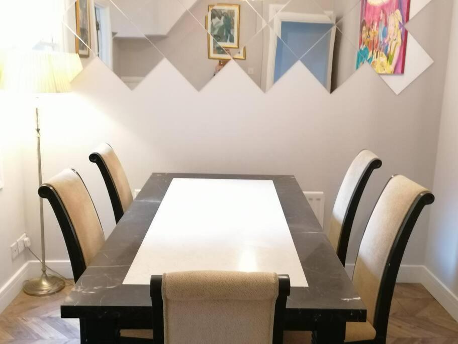 Stunning 3 Bedroom Townhouse In The Heart Of Holiday home *